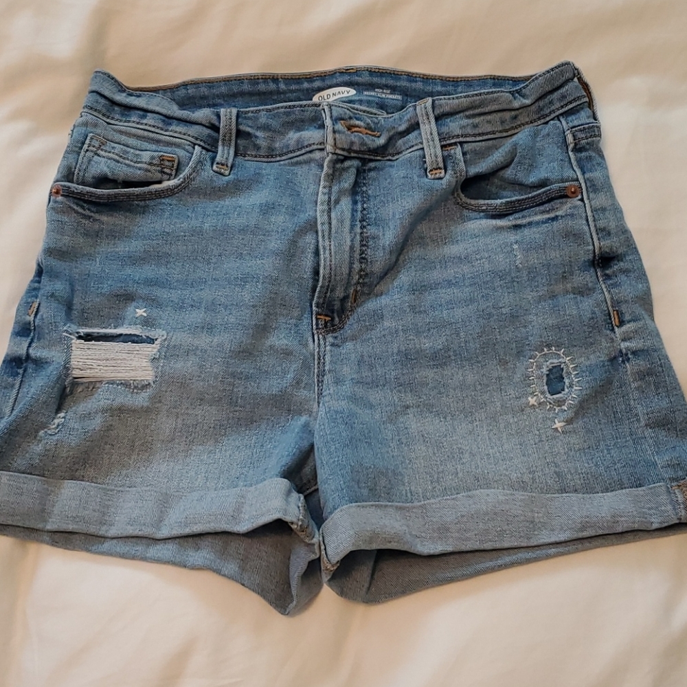 Jean short High Rise with distressed marks size 6